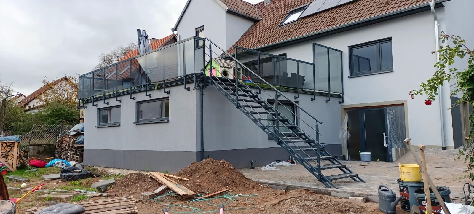 Balkon- und Treppengeländer günstig aus Polen mit Aufmass und Montage