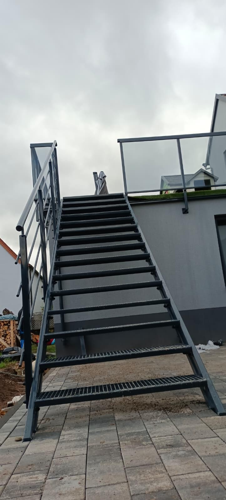 Balkon- und Treppengeländer günstig aus Polen mit Aufmass und Montage