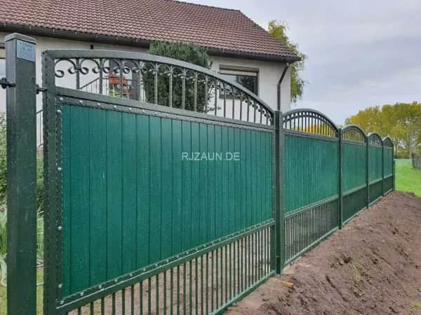 Hochwertiger Zaun aus Schmiedeeisen in Deutschland montieren