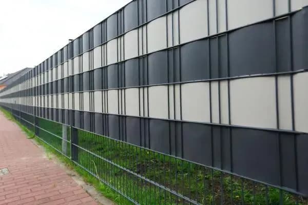 Die besten Sichtschutzlösungen für Reihenhäuser mit Doppelstabmatten