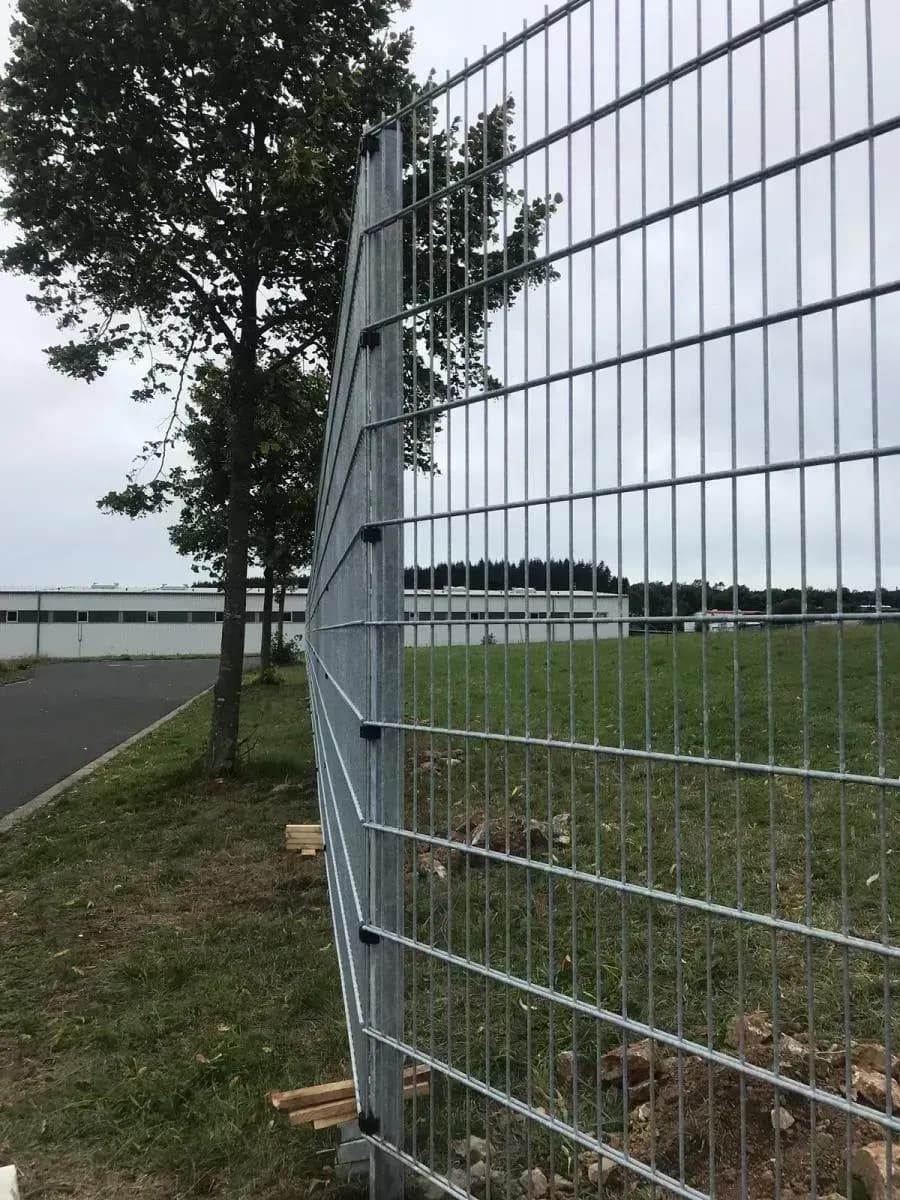 Doppelstabmattenzaun aus Polen mit Montage in Magdeburg zaunidee
