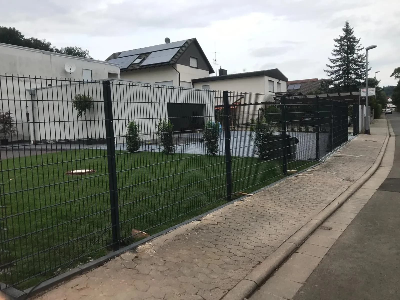Gittermattenzaun in Berlin