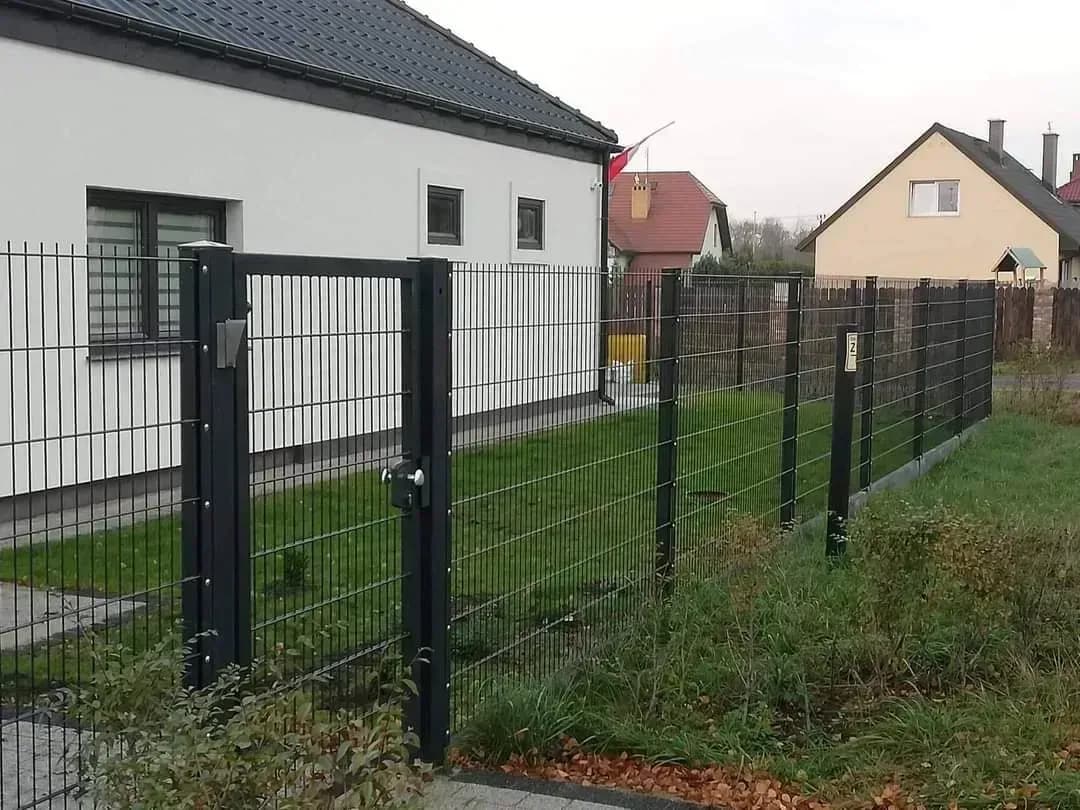 Doppelstabmattenzaun in Leipzig mit Montage