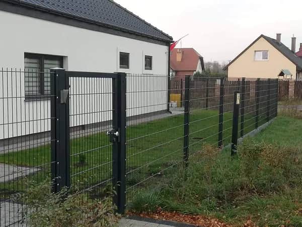 Einen Doppelstabmattenzaun aus Polen direkt kaufen