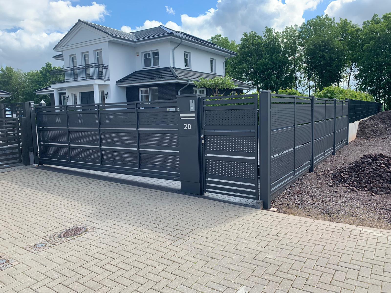 Zaun ala Villa Geissini aus Polen