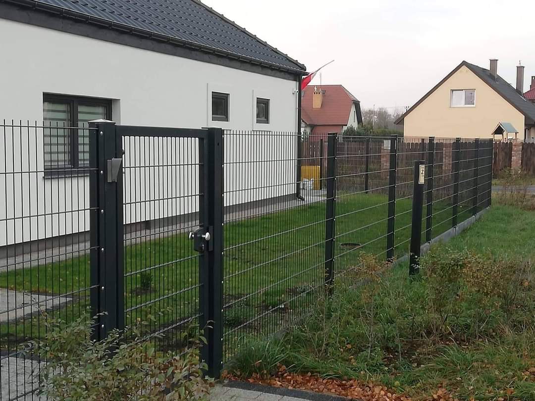 Einen Doppelstabmattenzaun aus Polen direkt kaufen