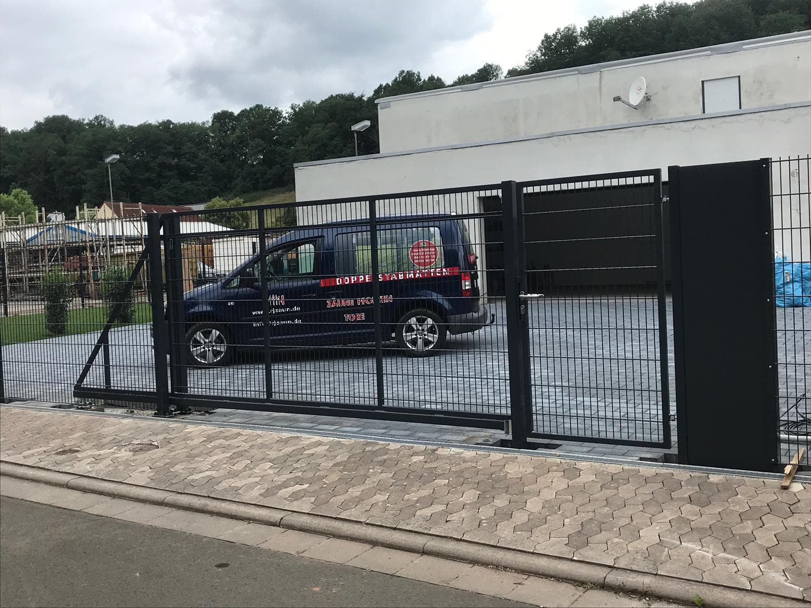 Einen Doppelstabmattenzaun aus Polen direkt kaufen