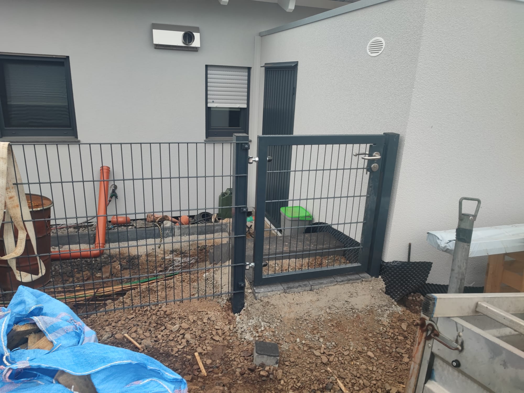 Einen Doppelstabmattenzaun aus Polen direkt kaufen